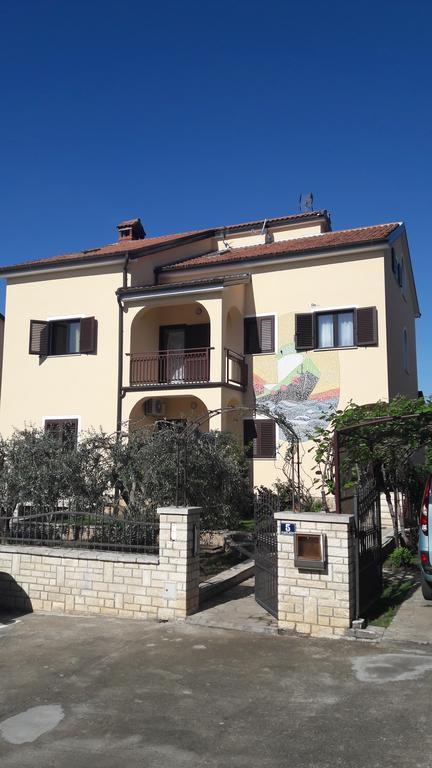 Apartments Mirela Poreč Exterior foto