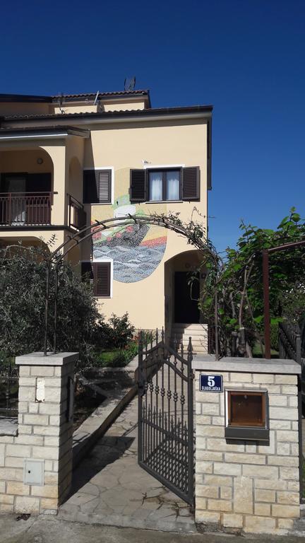 Apartments Mirela Poreč Exterior foto
